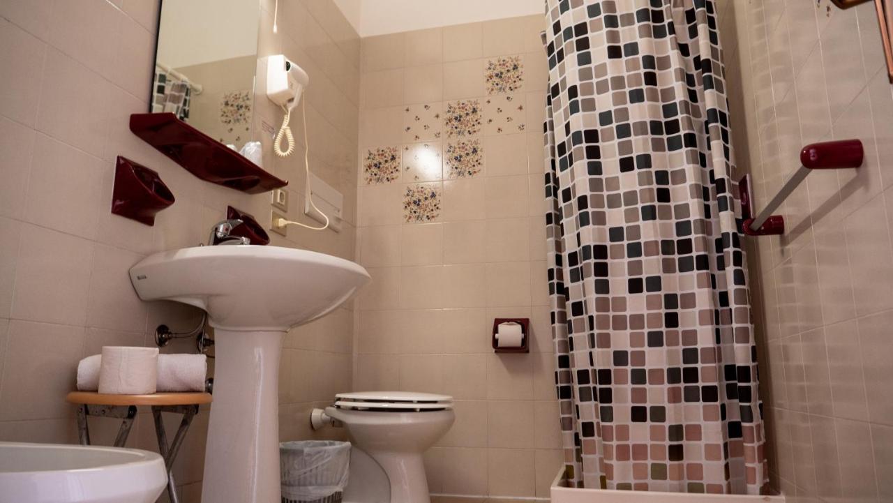 Albergo Tecla Lazise Esterno foto