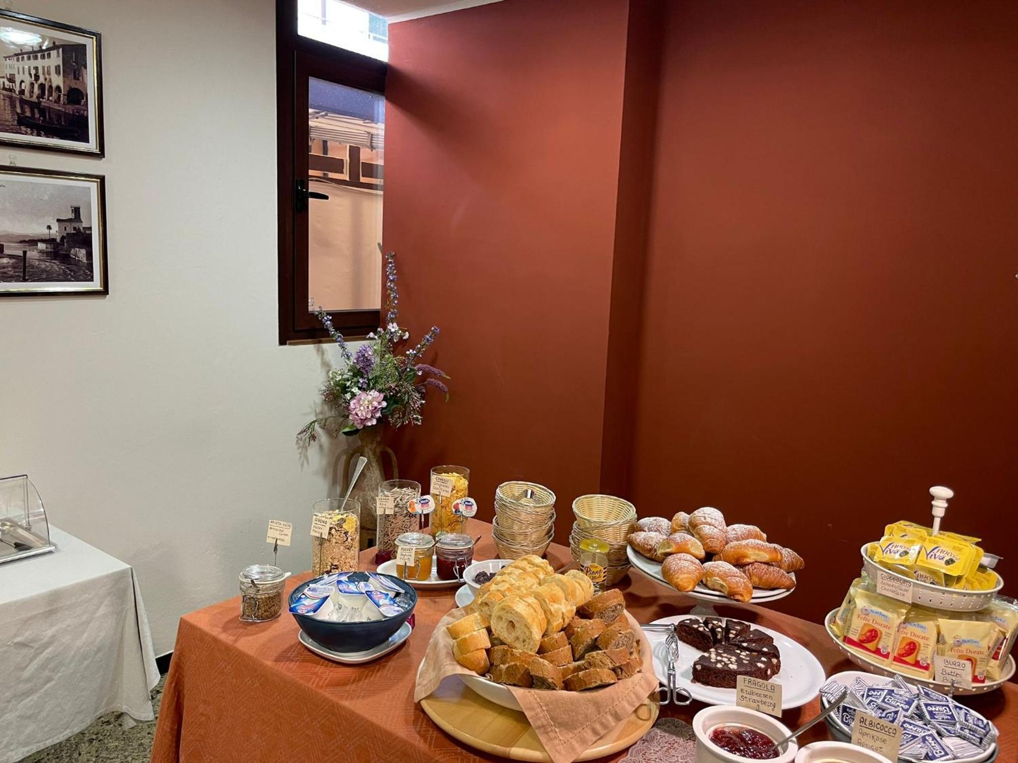Albergo Tecla Lazise Esterno foto